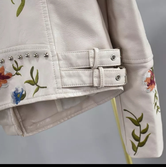 🦋NWT Embroidered White Jacket Vegan Leather. - Picture 12 of 15